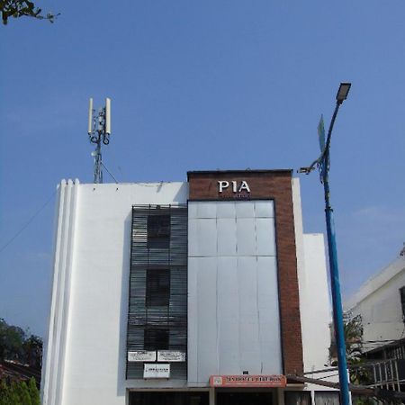 Pia Hotel Cirebon Kültér fotó