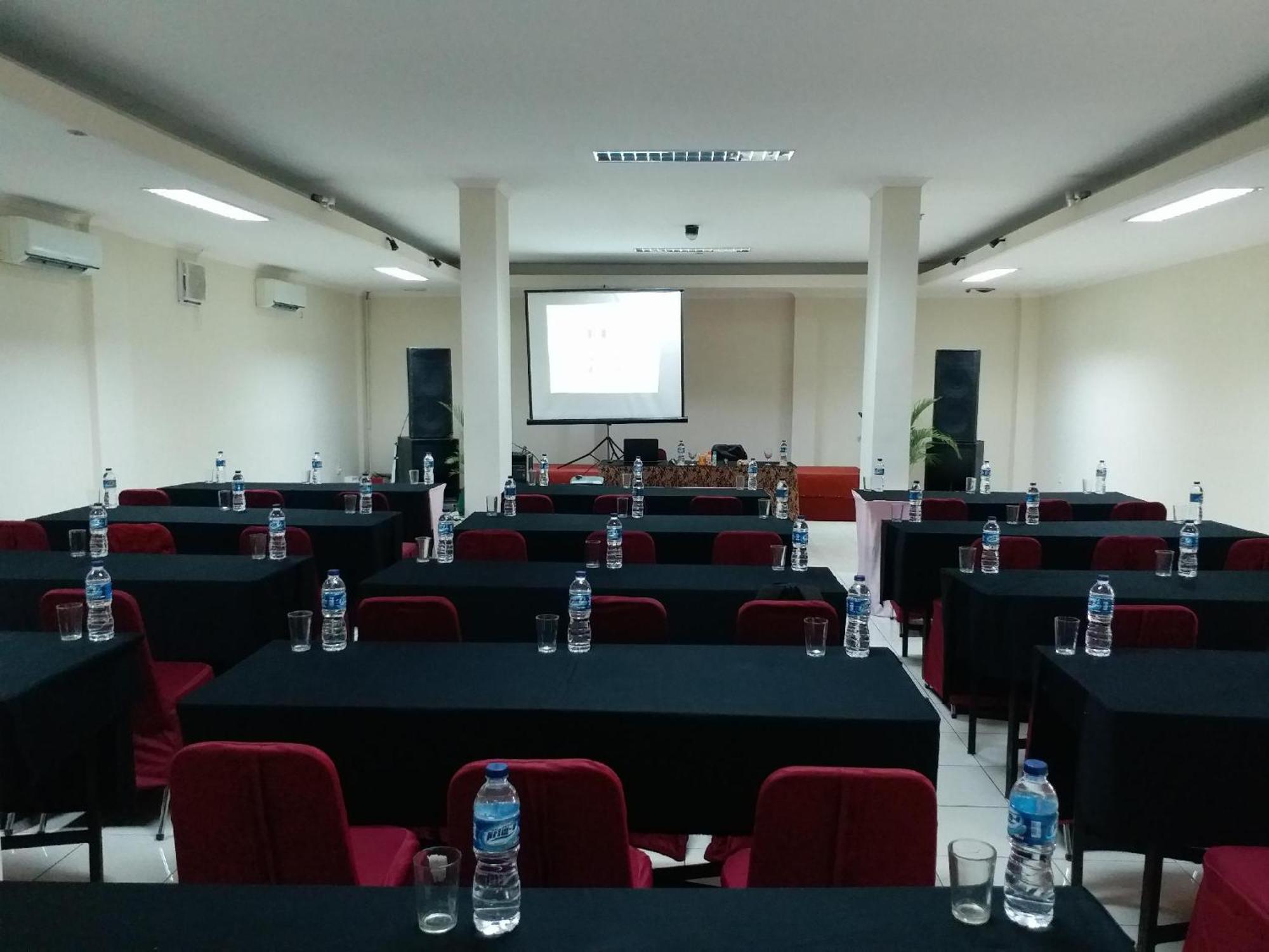 Pia Hotel Cirebon Kültér fotó