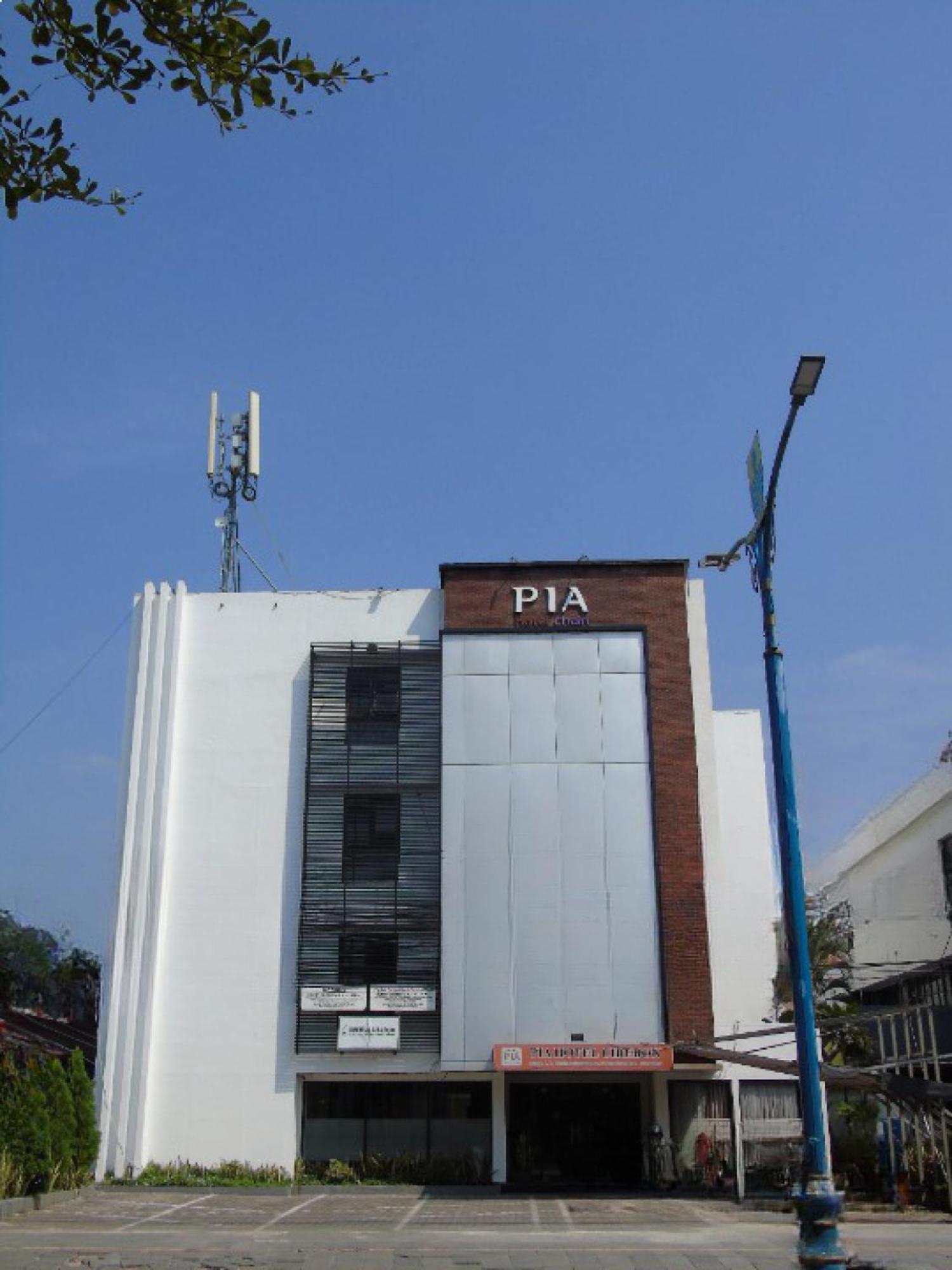 Pia Hotel Cirebon Kültér fotó