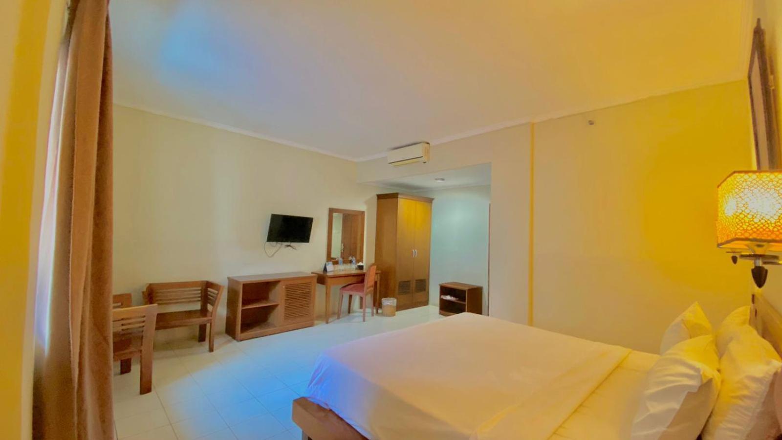 Pia Hotel Cirebon Kültér fotó