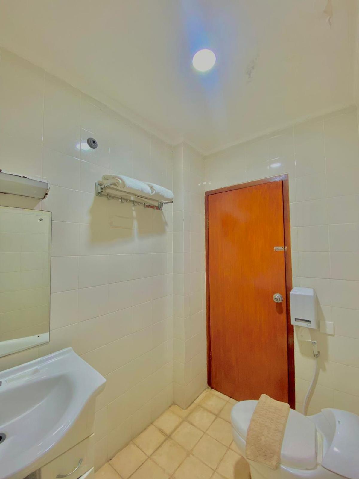 Pia Hotel Cirebon Kültér fotó